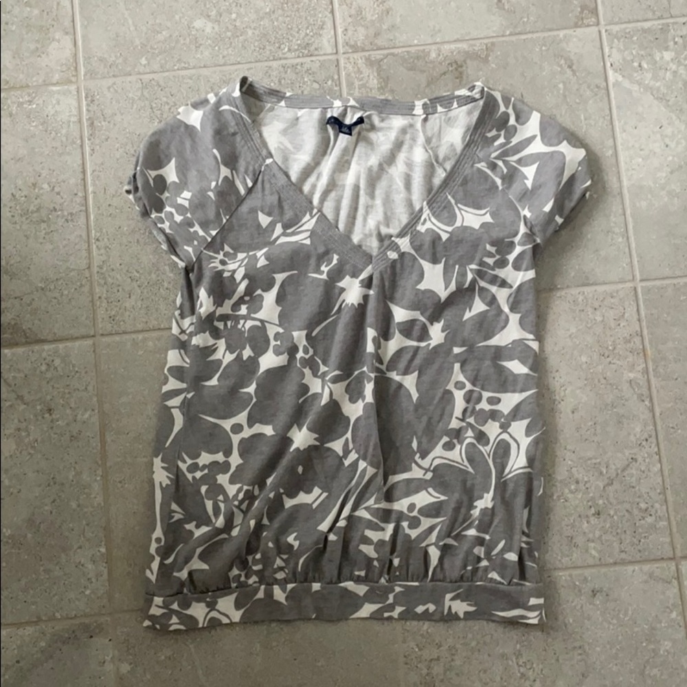 Women’s shirt sleeve top